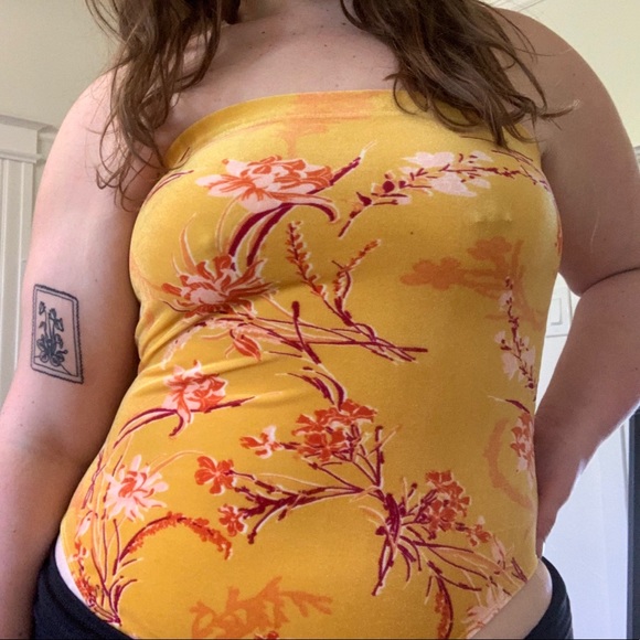 Velvet Floral Bodysuit - Picture 2 of 3